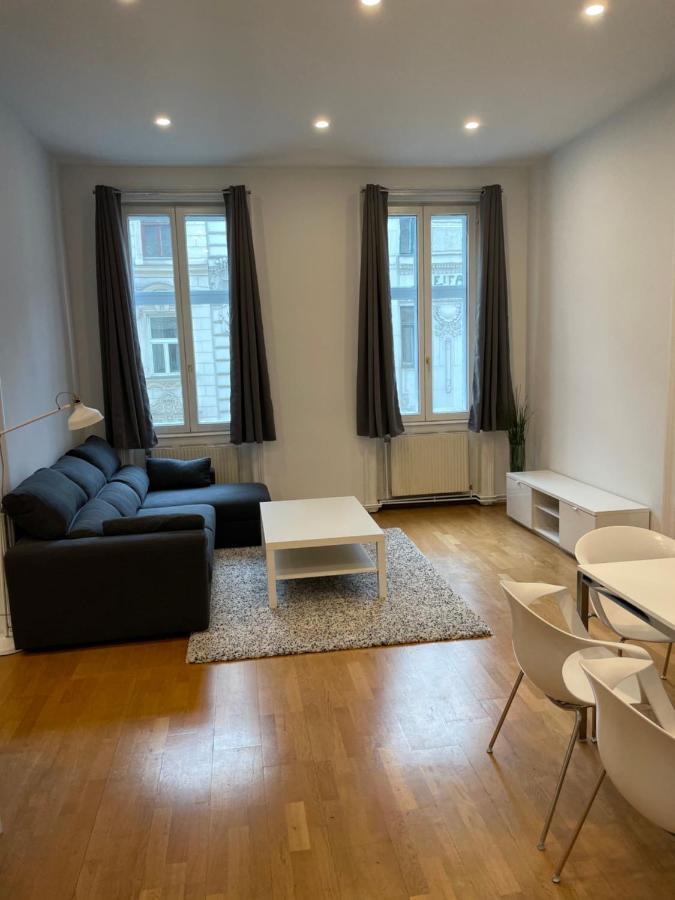 100M2 Apartment Naehe 1010 Wien Luaran gambar