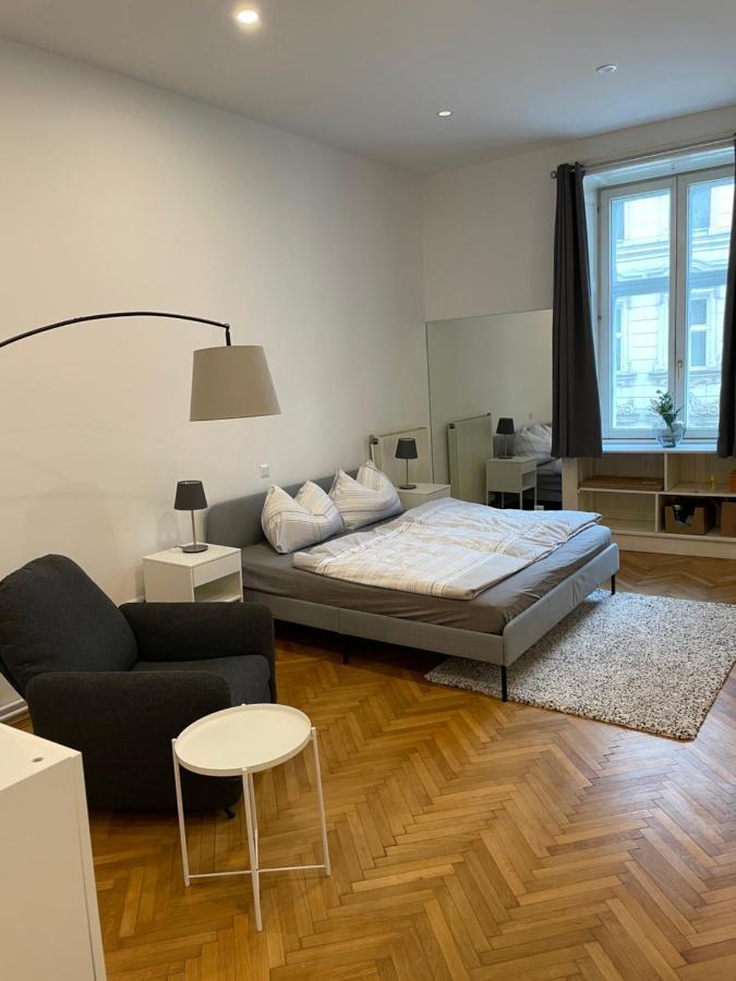 100M2 Apartment Naehe 1010 Wien Luaran gambar