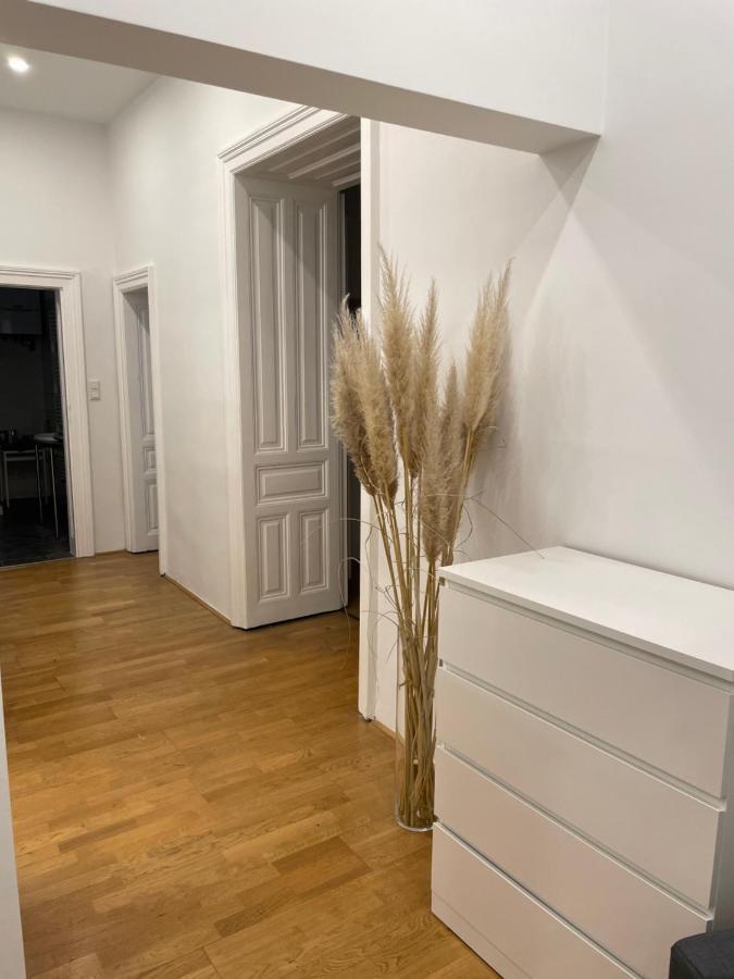 100M2 Apartment Naehe 1010 Wien Luaran gambar
